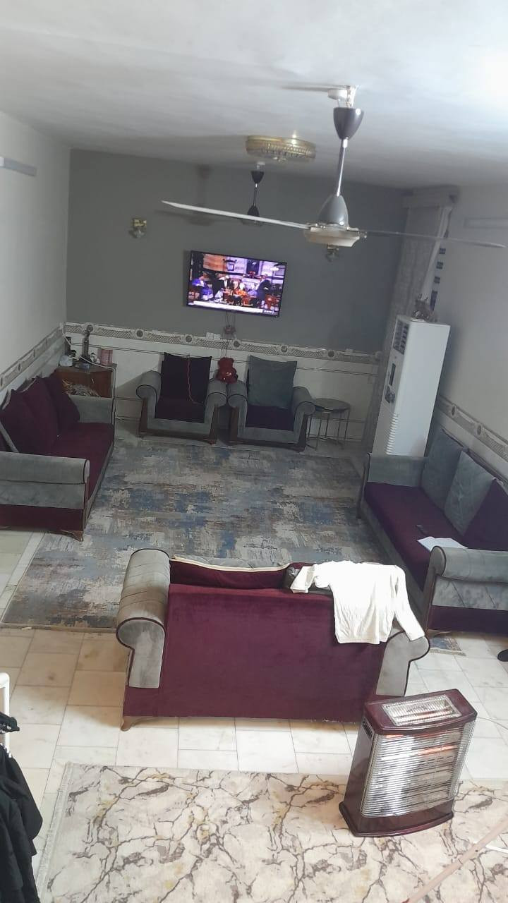 - [ ] السلام عليكم دار للبيع وبسعر مناسب
- [ ] العنوان /   منطقه حي التقيه 
المساحه 250   متر مربع 
الواجهه  12,5  والنزال 20 

يتكون الطابق الأرضي  من —————
استقبال / مطبخ مع غرفين نوم صاله  🛌 +خدمات 
الطابق الثاني/—————————
غرفتين نوم + خدمات مع سطحين مجموع الغرف ٤

السعر والتفاصيل خاص او اتصال 
مراجعة مكتب العبيدي للعقار التقية الاولى شارع 20 
‏*********** واتساب
