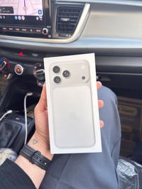 ايفون 17 Pro Max  اللون السلفر  256 GB الشريحة الإلكترونية  مامفتوح ال...