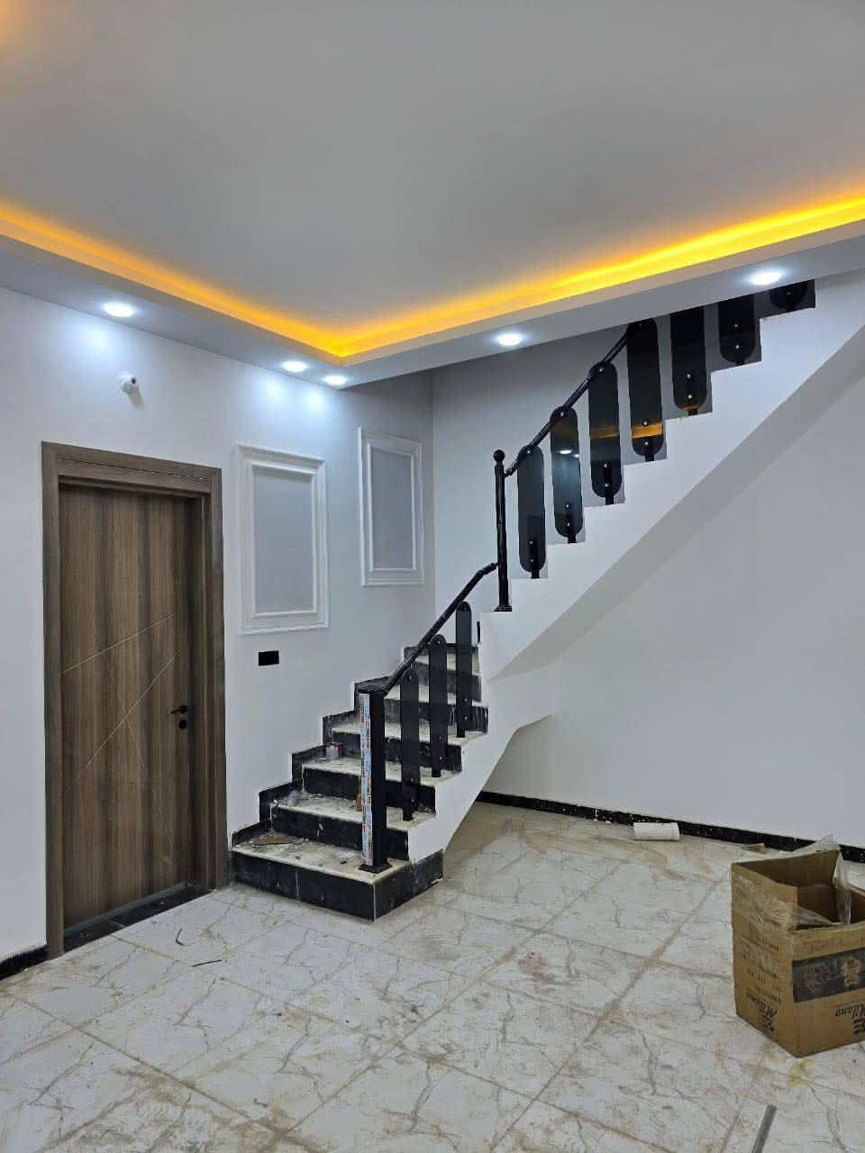 بيوت للبيع العدد 3 

الموقع خلف مطعم حياوي من جهة باب الجامعه الخلفي 

لكل بيت مساحته / 150 متر 
~~~~~~~~~~~~~~~~~~~~~~~~~~~~~~~
تفاصيل البيوت 
طابق واحد لكل بيت 
صاله ومطبخ وغرفتين نوم نظام سويت واستقبال وصحيات 

بناء حديث كونكريت مسلح 
_____________________________________
الاستفسار 

*********** واتساب مراجعه المكتب العاصمة للعقارات والمقاولات العامه ***********
