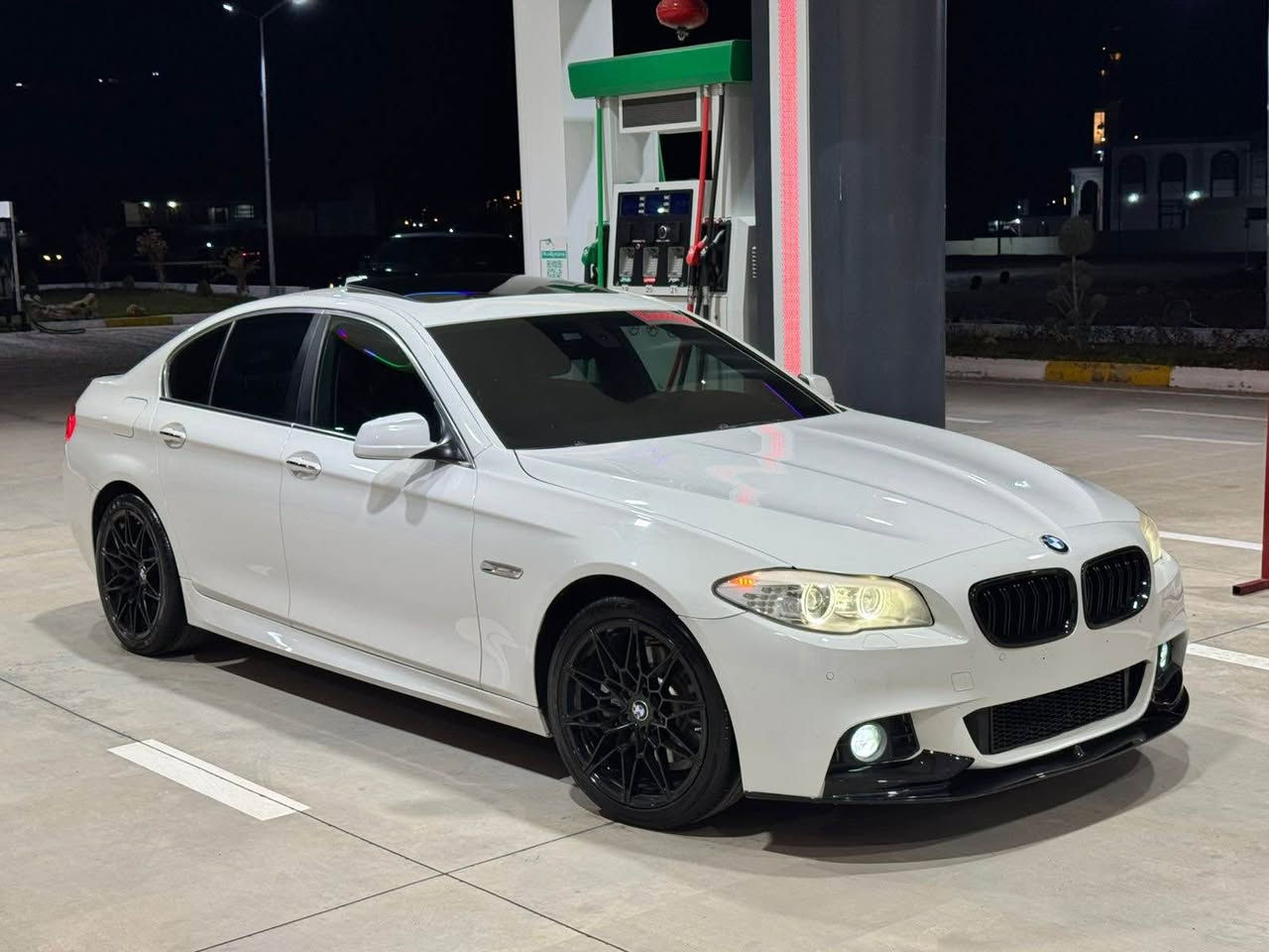 بەناوی الله
bmw f10 2013 528i turbo
سەیارەکە بێ بۆیاخە 
بێ سارد بێ شوخت بێ قەڵەمکاری
داونپایپی لەسەرە 
هێدەرسی لەسەرە
پلاکی ڕەیسینگ
فیتپەمپ ڕەیسینگ
دەبڵ سیستم ساڵەنسا و پۆپ کۆڕن
سەماعەئەڵپاین
دەعامی ٢١ لەسەرە
چوار تایە و ویلی لۆکی لەژێرە 
لە ڕەقەم بۆ ڕەقەم بەشەرت
موشتەریت لەسەر چاومی 
نرخی ١٢٢ گەڵا و مەجالێکی زۆۆر کەم
*********** حلبجة, السليمانية
