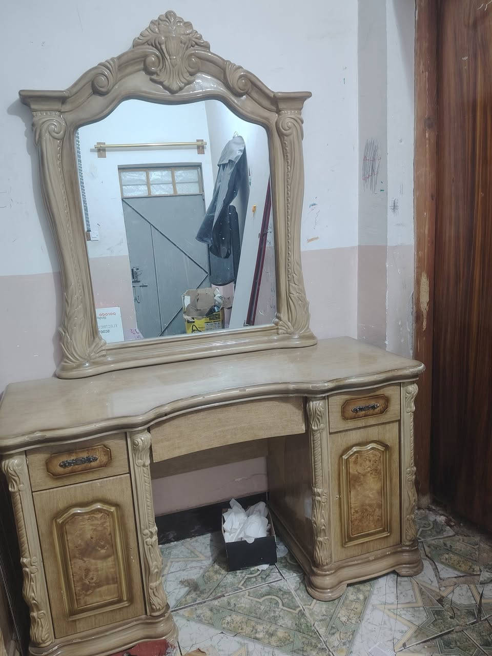 السلام عليكم
غرفه للبيع نضيفه جدا مثل ما واضح أمامكم بصوره
اي استفسار اتصل على الرقم  ***********  المكان بابل _ الكفل
