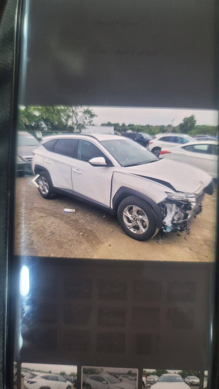 السلام عليكم مكلف بالنشر سيارة  توسان ٢٢ وارد ظربه بنيد. مبدل وجاملغ بارد كما موظح بالصور وبيها كلير من امريكا كير ومكينه جدد***********
