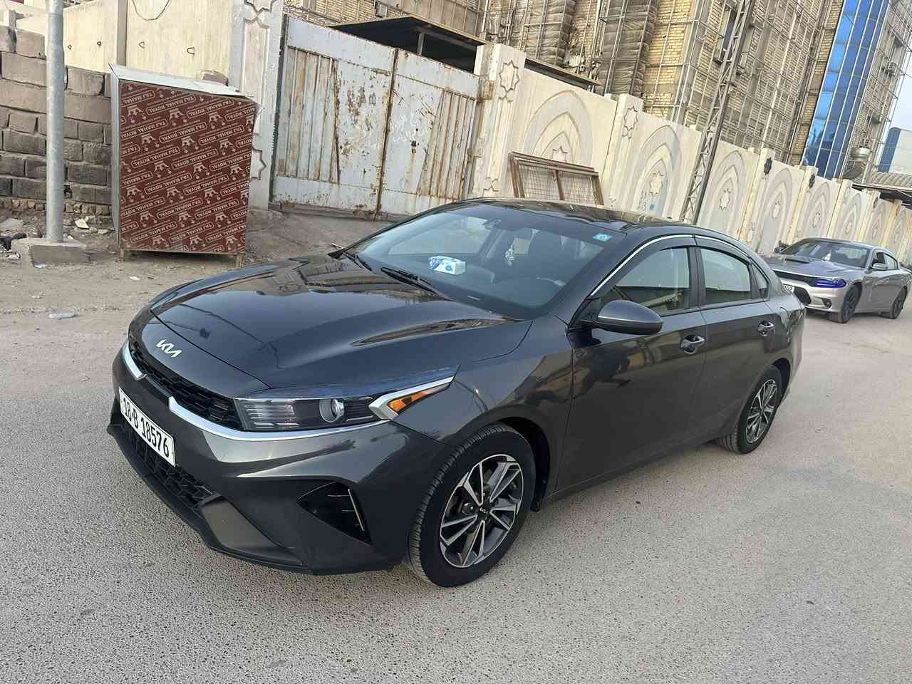 فورتي موديل 2023 لون رصاصي  وارد امريكي حاث جاملغ امامي فقط شرط السونار السياره كله ليبل واحد محرك 2000 سياره ماشيه 30 الف جديده بمعنى الكلمه لايت زنون محرك شرط ممفتوح بيه برغي كله السياره وضع شركة رقم بابل انكليزي بأسمي تحوسل مباشر السعر 127 مكان السياره حله نادر 

***********
