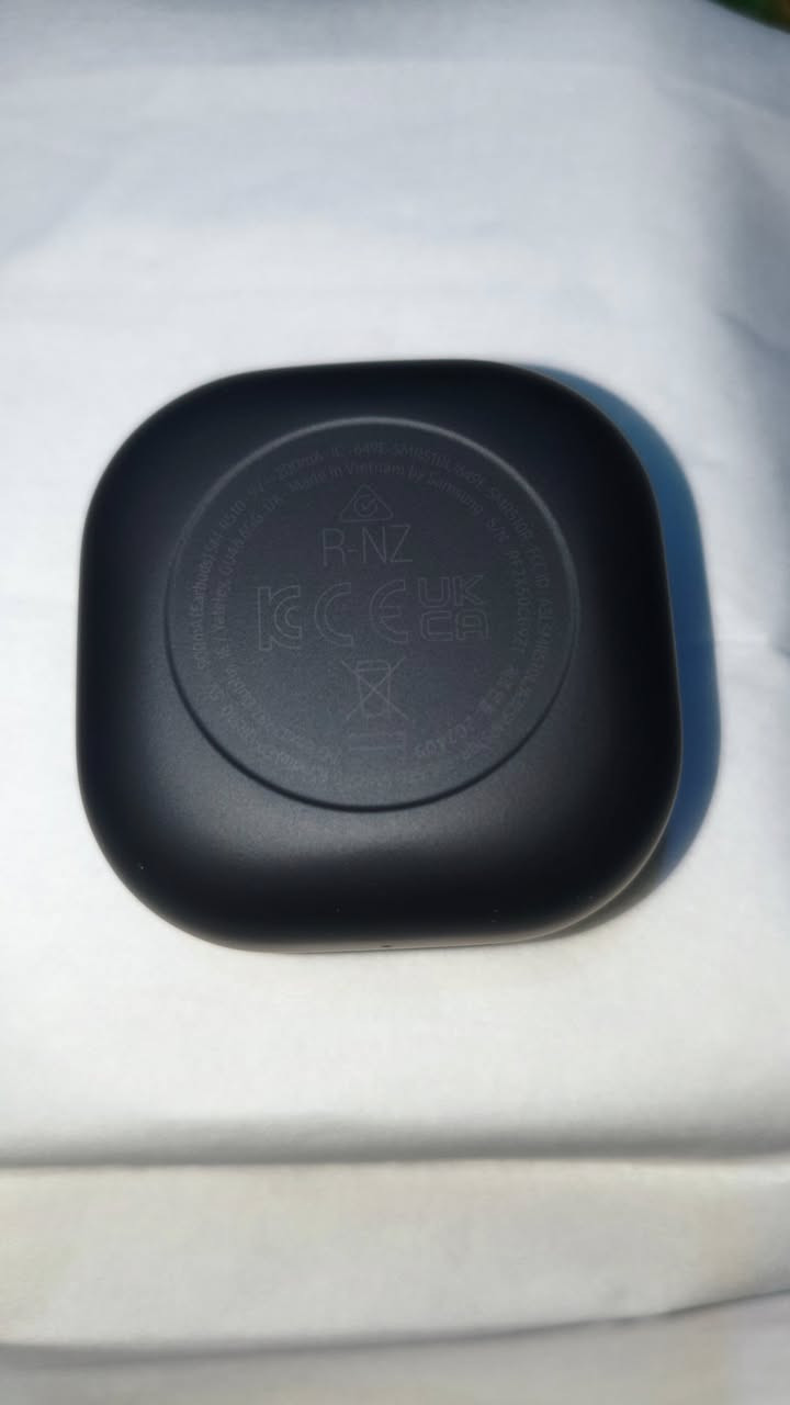 سماعات galaxy buds2 pro اخت الجديدة كاملة الملحقات للبيع 
متوفرة سماعات galaxy buds2 pro أخت الجديدة كاملة الملحقات..سعرهة 90 ألف وبيهة مجال قليل.
للتواصل واتساب: ***********
