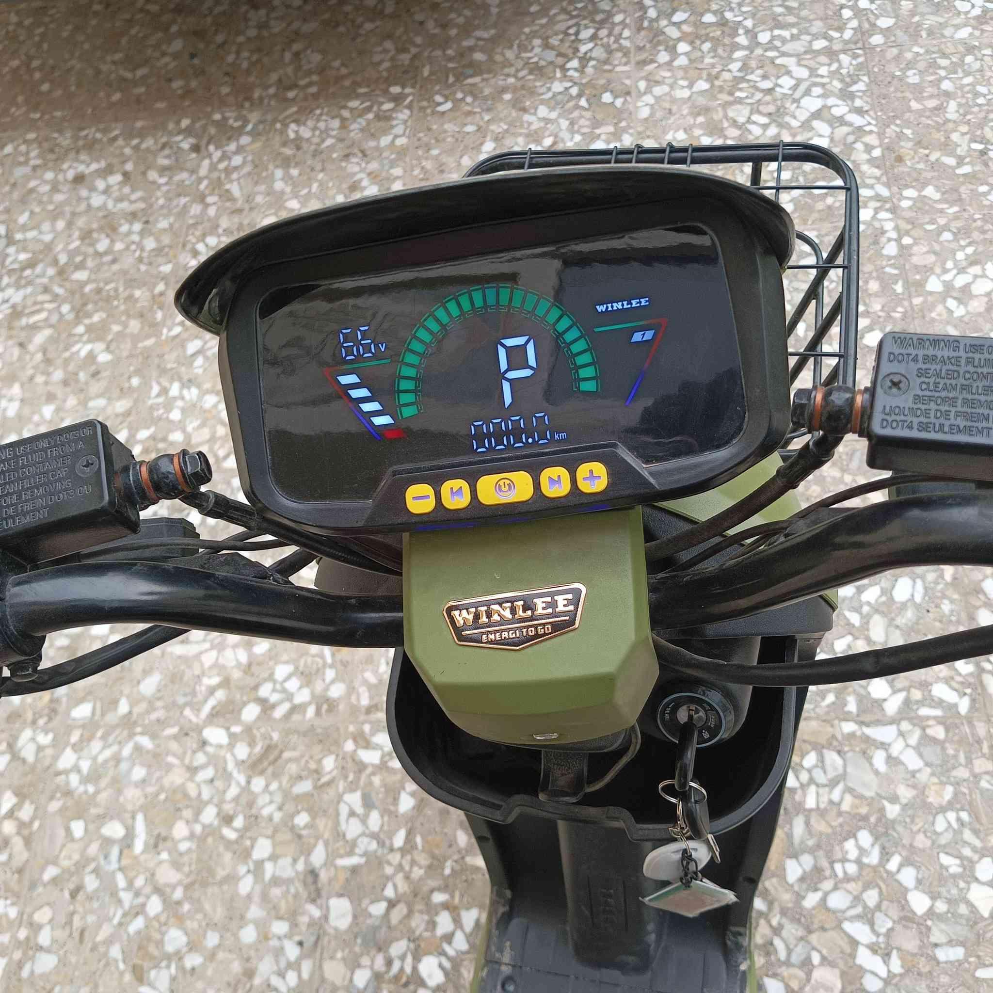 دراجة R9 للبيع
الدراجة جديدة ماصارلهة اسبوع من ماخذهه دراجة مابيهه اي عطل شاحنه ام العداد الاصلية
بطاريات 5 الحجم الكبير 
- تمشيك مسافة خير من الله 
- غراضهه كاملة 
- السعر 550 الف


**إذا كنت صاحب هذا الإعلان وتريد حذفه لأي سبب، رجاءا أرسل رسالة إلى الدعم الفني**