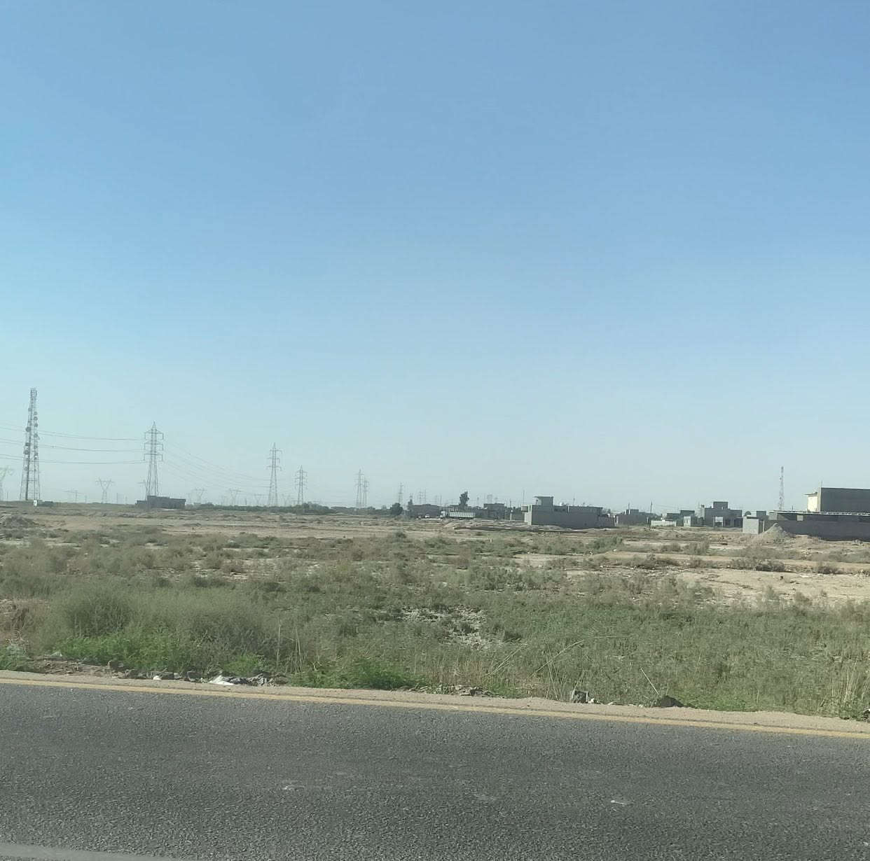 قطع اراضي للبيع عدد 2 مساحة كل واحده 250 متر ملاصقات البعض في الهارثه طلاع لمعيدي مقابل سيد سامي مدخل شارع لمسحب مع كل قطعه يوجد عقد وهويه من جمعية الانسانيه الاسكان في البصره للأستفسار الاتصال على الرقم ***********
