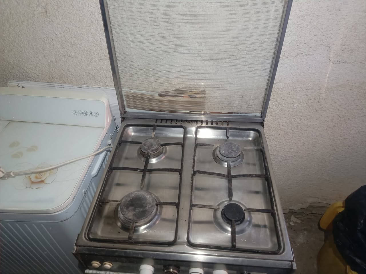 للبيع
طباخ شغال بس جامه الفرن الاماميه مكسوره 
غساله شغاله ع فحص بس بيهه نتله خفيفه كلش 
مبرده برفاب شغاله ببهه صوت من تشتغل 
بيع مستعجل سعرهن كلهن ب 125 قفل 
مكاني حله ابو غرق شارع المركز
***********
