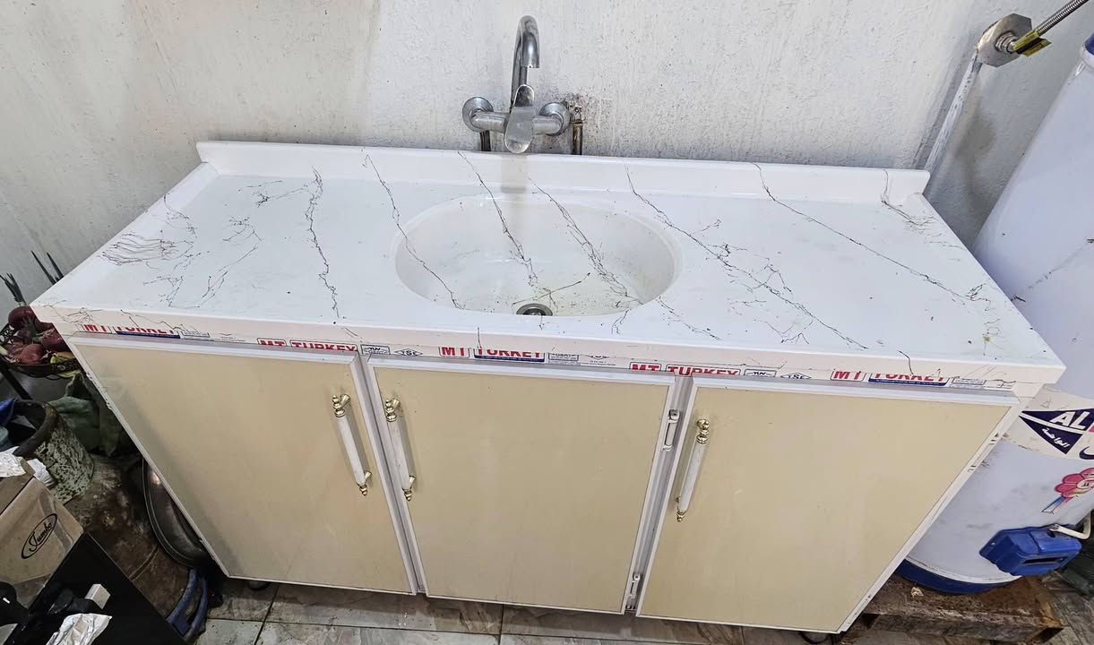 للبيع متسعجل
كوانتر وملحق 3 متر ألمنيوم ومرمر اصلي ثقيل مع سنك متر ونص مكان بغداد 
متوازي على بيع 
***********
