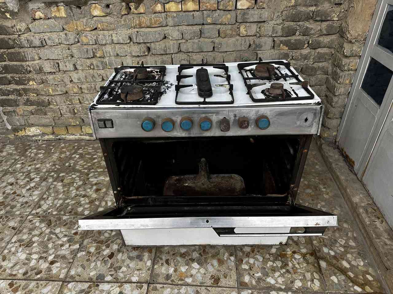 للبيع طباخ عشتار
5 عيون 
شغال وكلشي مابي 

بغداد الحسينية 
رقم ***********
