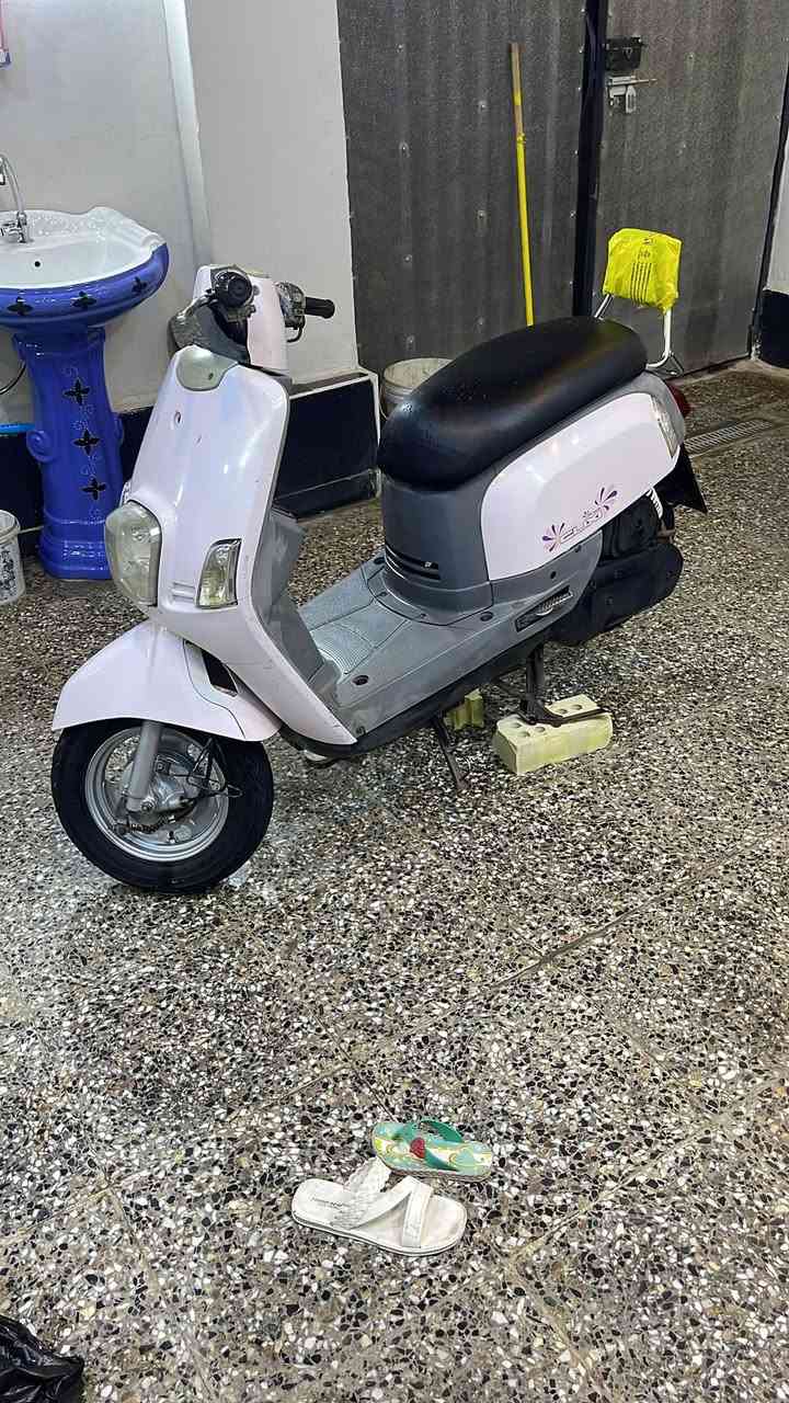 السلام عليكم دراجه بوليس الدراجه برغي مامفتوح بيه قبل 3اشهر رنزلته من الرمبه الون وردي فاتح مكاني بغداد الشعب 
السعر 800وبيه مجال 
*********** بي واتساب
