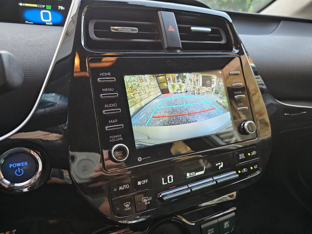 تويوتا بريوس  2022 XLe نايت شيد. فول من كلشي عدا الفتحة. اللون أبيض لؤلوي  السيارة بدون ايرباك بدون لغد بدون تبديل   بصمة كشن كهرباء كشن جلد حساسات كل الجهات كاميرة رادار توقف تلقائي. كثير امور السيارة هايبرد بانزين محرك 1800 رقم بغداد بأسمنا ماشية 37 الف مايل سعر 143 ورقة بغداد زيونة *********** د. براء الموسوي
