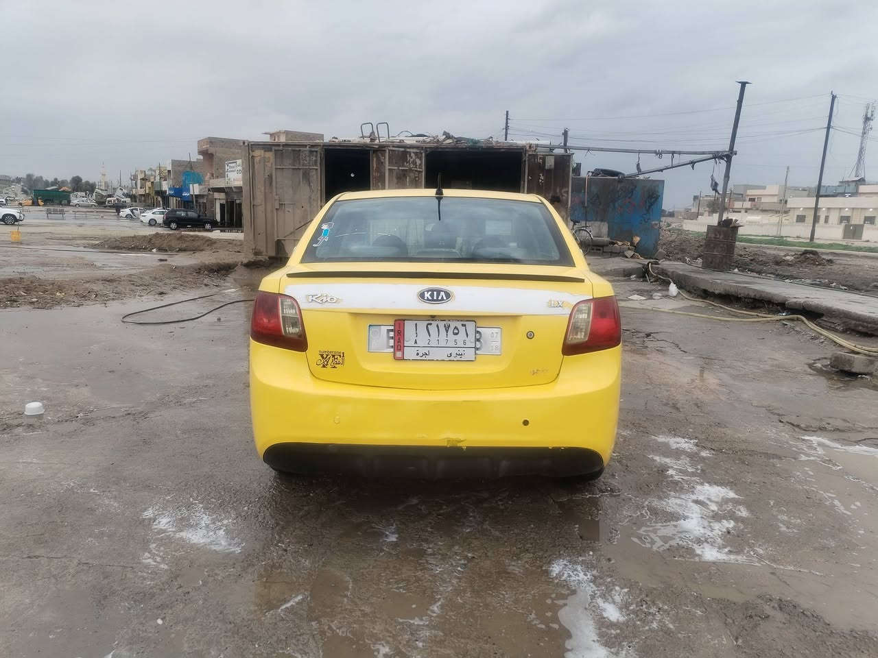 كيا ريو للبيع وارد كوري
 موديل 2011 
رقم نينوى اللماني 
شرط التحويل الشرعي صديقي 
هيئه وغرامات صفر 
مكينه 16 الاصلي شرط مال گصه 
الگير توماتيك شرط مال گصه
الداخل اسود ابرايد 
كابون بانزين ورقي موجود 
طخم تاير جديد طخم امامي خلفي جديد 
باتري جديد شرط 
بدون تبديل اي قطعه شرط بدون ضرر 
 فقط طخه خفيه ب مسطره 
سياره جاهزه للعمل 
جامات كهرب تحكمات شاشه تاب سماعات 🎧
السعر 100 وبيها مجال 
***********
***********
