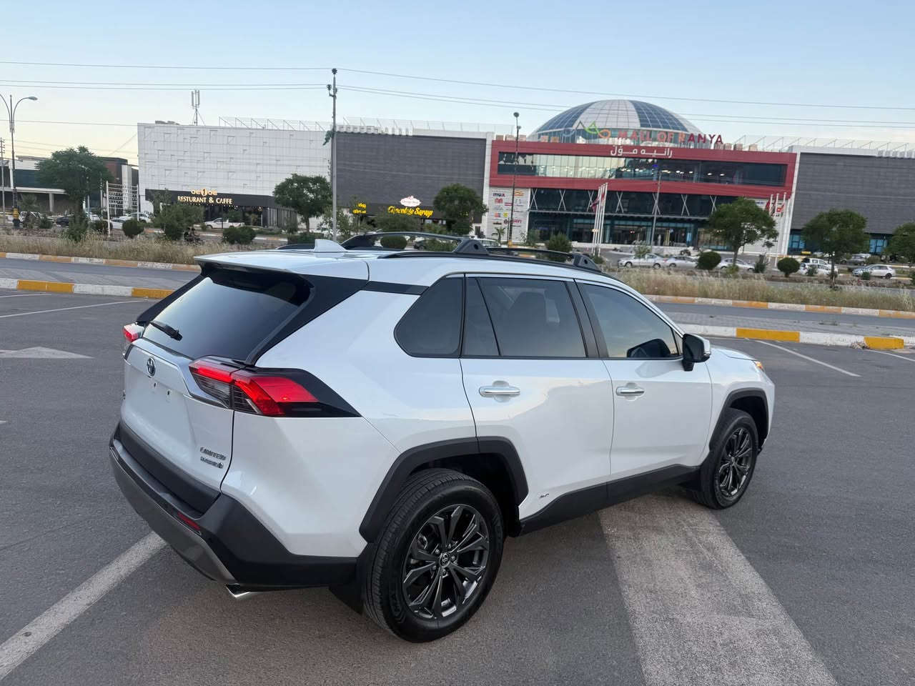 RAV4 2024 limitid hybrid 
سەيارەکە ئەمريکيە فول فول مواسەفاتە 
سلایتە -شاشە ديجيتاڵ-کامێرا ٣٦٠-ڕادار ٣٦٠-ئاوينەی ناوەڕاست کامێرايە-هايبريدە-سوکان و کوشن هيتەرە-کوشن کارەبايە-کوشنی دواوە هيتەرە-وايەرلێس چارجە-وايەرلێس carplay- مۆدی sport u eco u normal-دابڵ ئەکسلە AWD-سەماعە JBL
سەيەرەکە ٢ پارجەی بۆیاخە بۆنیتو جەمەلەخ زۆر پاک و جوانە ٢١ m رۆیشتوە 
شوین رانیە 
***********
*********** رانية, السليمانية
