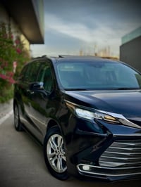 TOYOTA SIENNA XLE HYBRID ٢٠٢٢ -المحرك : 2500 cc هايبرد -عداد المسافة ١...