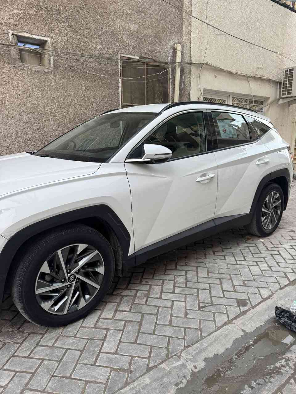 هونداي توكسان 2022 محرك 2000
السياره فول موصفات عدا البنوراما 
فول تحكم استيرن حساس امامي خلفي 
كامره دواره شاشه كشنتات اثنهين كهرباء 
ومري شفط السياره مو درايف واتو هولد جديده بمعنى الكلمه مكفوله كفاله عامه 
من الصبغ فقط بارد باب الصدر بكد شبر
سياره رقم بغداد موقع السياره بغداد 
الرقم ***********
ماشيه 29 الف
السعر 205 $
