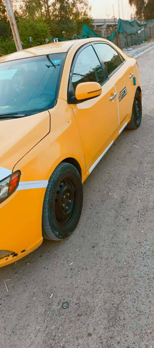 سلام عليكم كيا فورتي موديل 12 رقم بغداد السعر ٨٠ وبيها مجال قليل سياره جاهزه حداديه جديد كير مكينه ٢٠٠٠ دوش  حادث موجود بالمنشور سونار ***********
