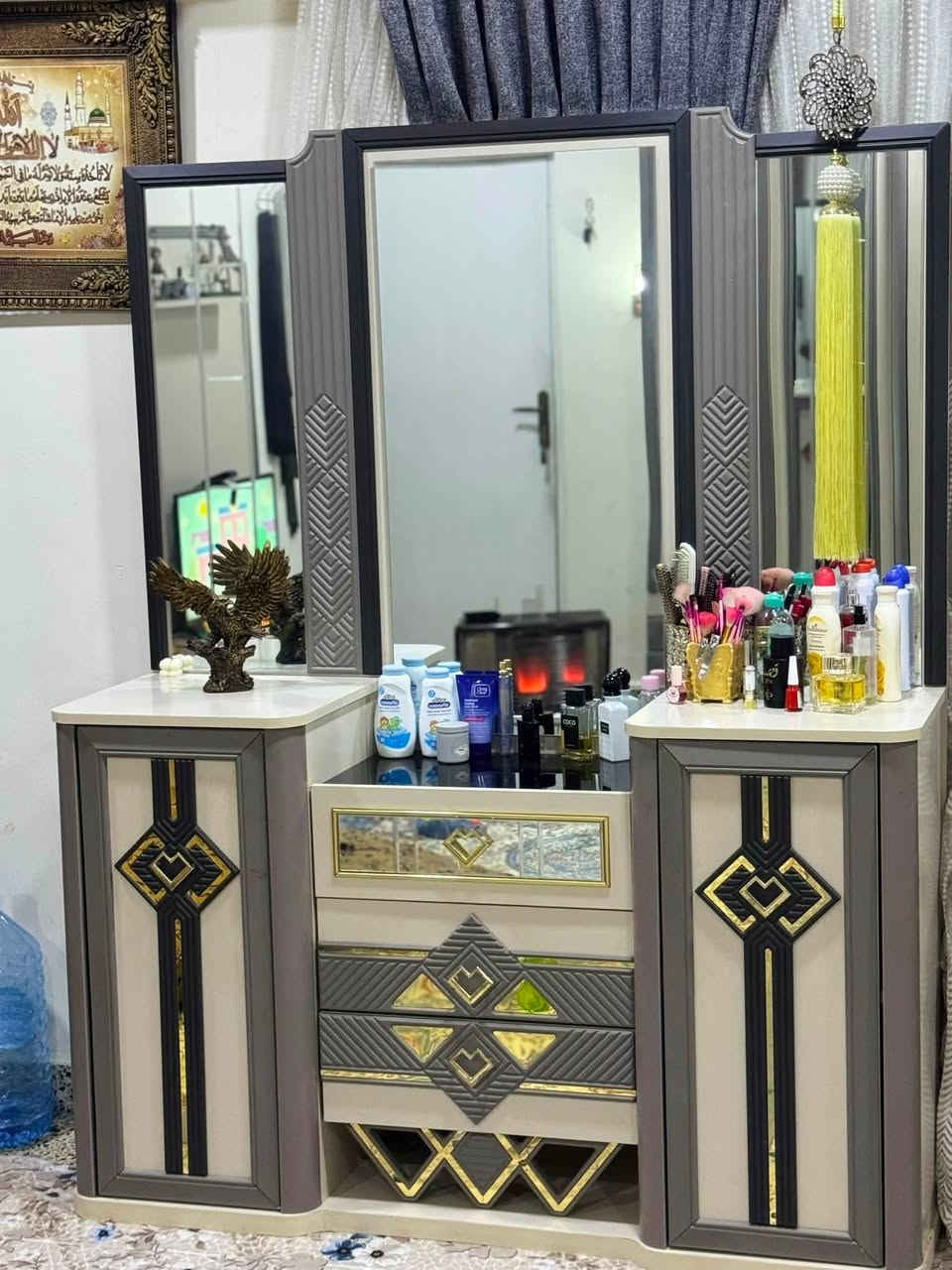 غرفة نوم لبيع جديدة اي عيب مابي11 قطعة شراي يدخل خاص


**إذا كنت صاحب هذا الإعلان وتريد حذفه لأي سبب، رجاءا أرسل رسالة إلى الدعم الفني**