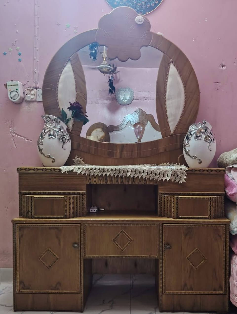 سلام عليكم ورحمة الله وبركاتة
غرفه نوم للبيع نضيفه جداااا

***********
