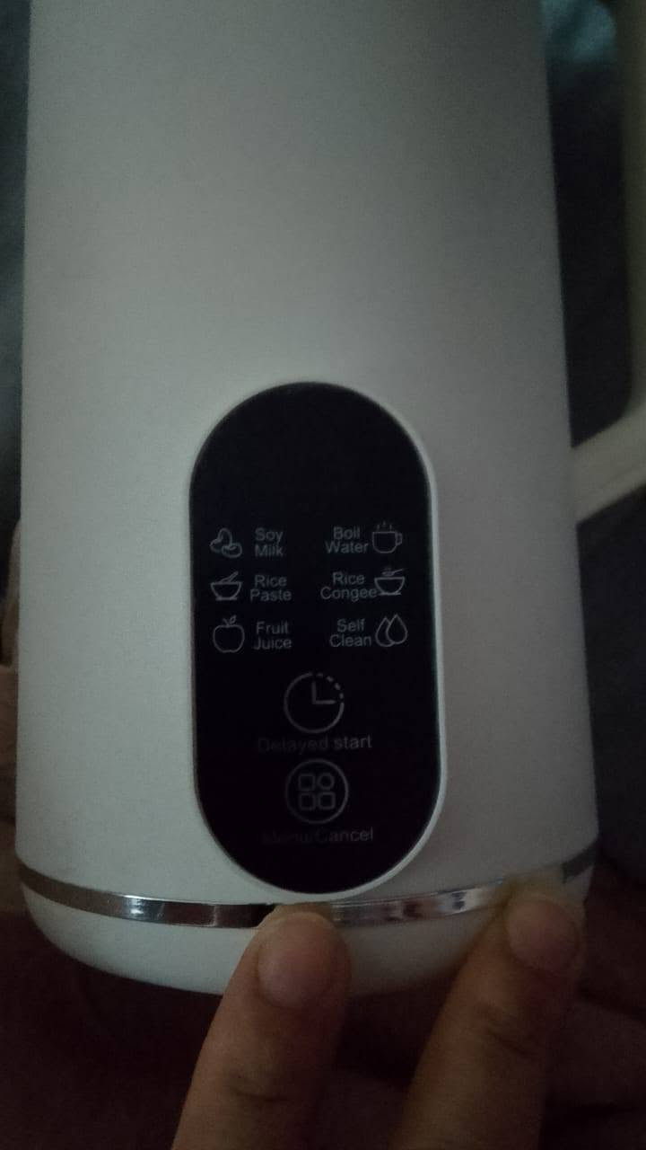 هذه كرتونة صانعة حليب الصويا والخلاط الذكي من ماركة Yalulu (Yalulu Soybean Milk Machine).
إليك أهم مواصفات واستخدامات هذا الجهاز:
الوظيفة الأساسية: إعداد حليب الصويا الطازج وحليب المكسرات (مثل اللوز والشوفان) تلقائياً من الصفر.
وظيفة التسخين (Heating): يقوم بطحن الحبوب وتجهيزها ثم طبخها وغليها داخل نفس الإبريق دون الحاجة لتصفية أو نقل الخليط.
خلاط متعدد الاستخدامات: يحتوي على شفرات حادة تُستخدم أيضاً لتحضير العصائر، الشوربات الساخنة، السموذي، والوجبات المطحونة.
التنظيف الذاتي: يأتي عادةً مع خاصية التنظيف التلقائي لتسهيل غسله بعد الاستخدام. 
الاستفسار خاص
م/بضاعتي جديده وليست امزون


**إذا كنت صاحب هذا الإعلان وتريد حذفه لأي سبب، رجاءا أرسل رسالة إلى الدعم الفني**