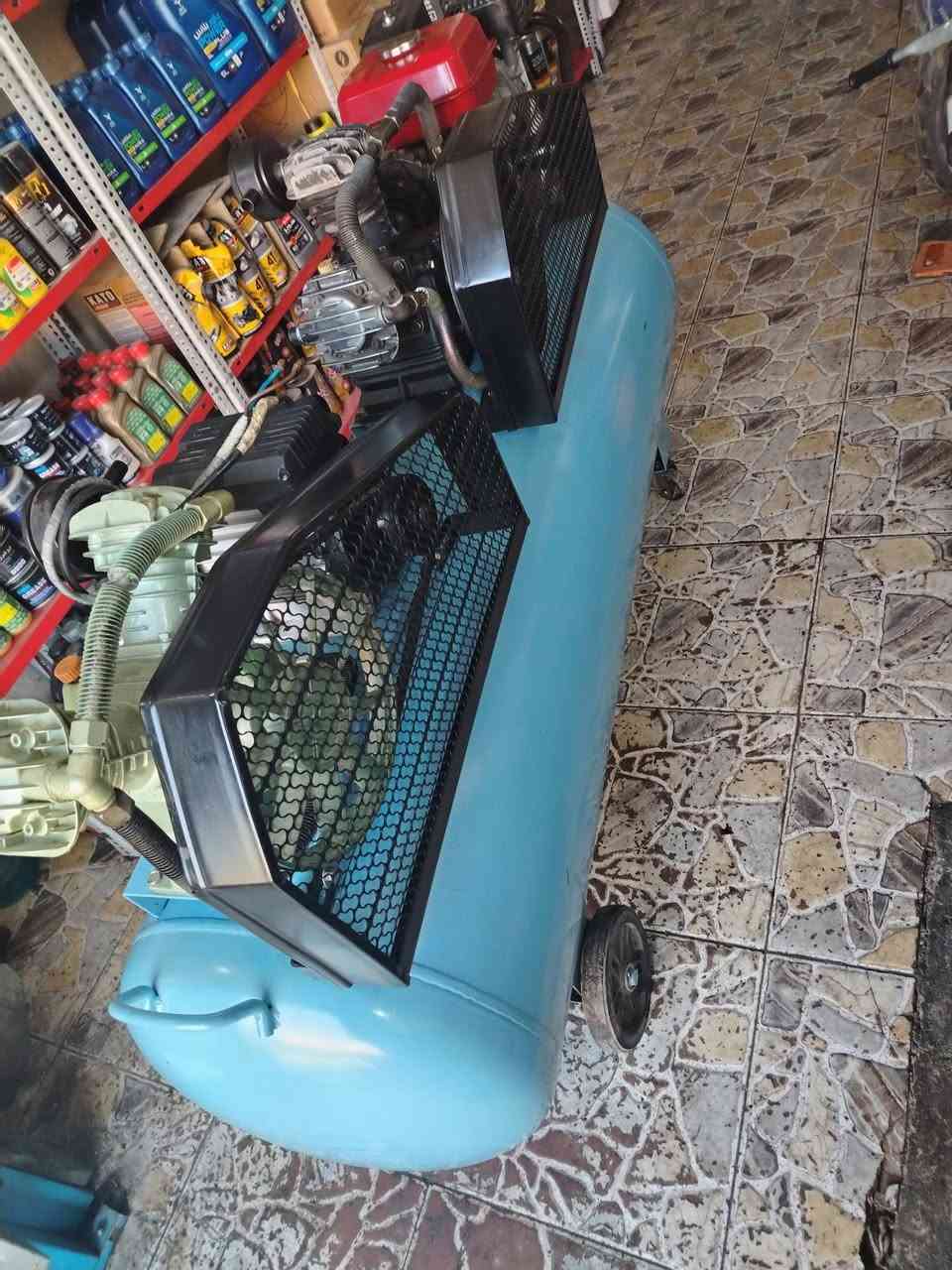 سلام عليكم
كمبريسر سنكل
الهسوه خطين كهربائي وبنزين منفصل
نضيف جدآ
مال محل حجمه ٣٢٠
شغله كلشي حلو
اليحب يتصل ***********
