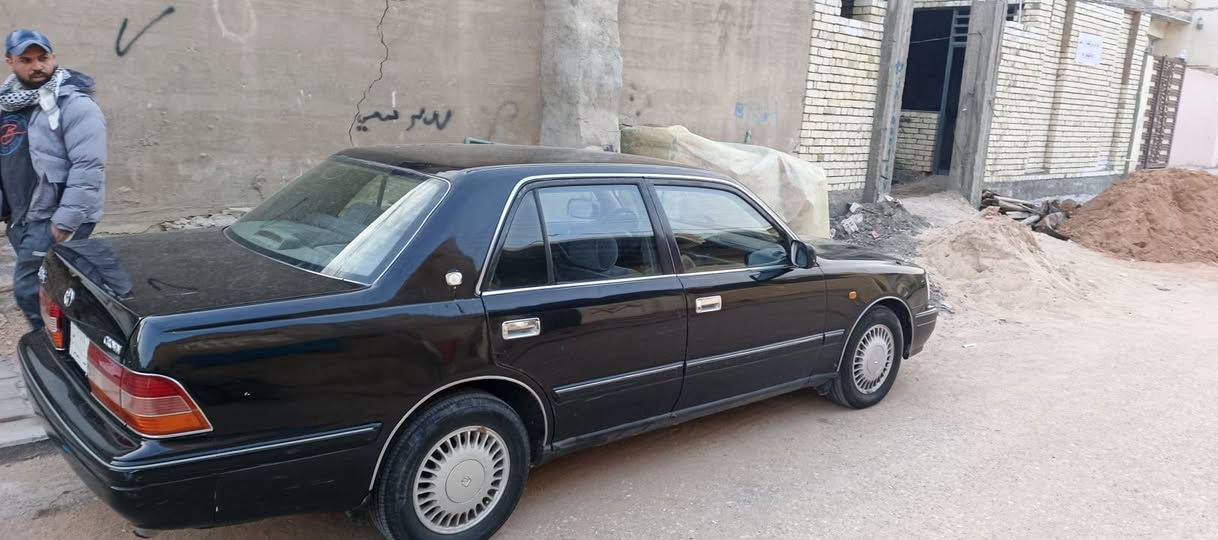 السلام عليكم البيع راس الثور
موديل 2000

سيار مكفول بيه ضرب بجملغ الخلفي سيار جاهز 
سعر, 95بيه مجال 
***********
