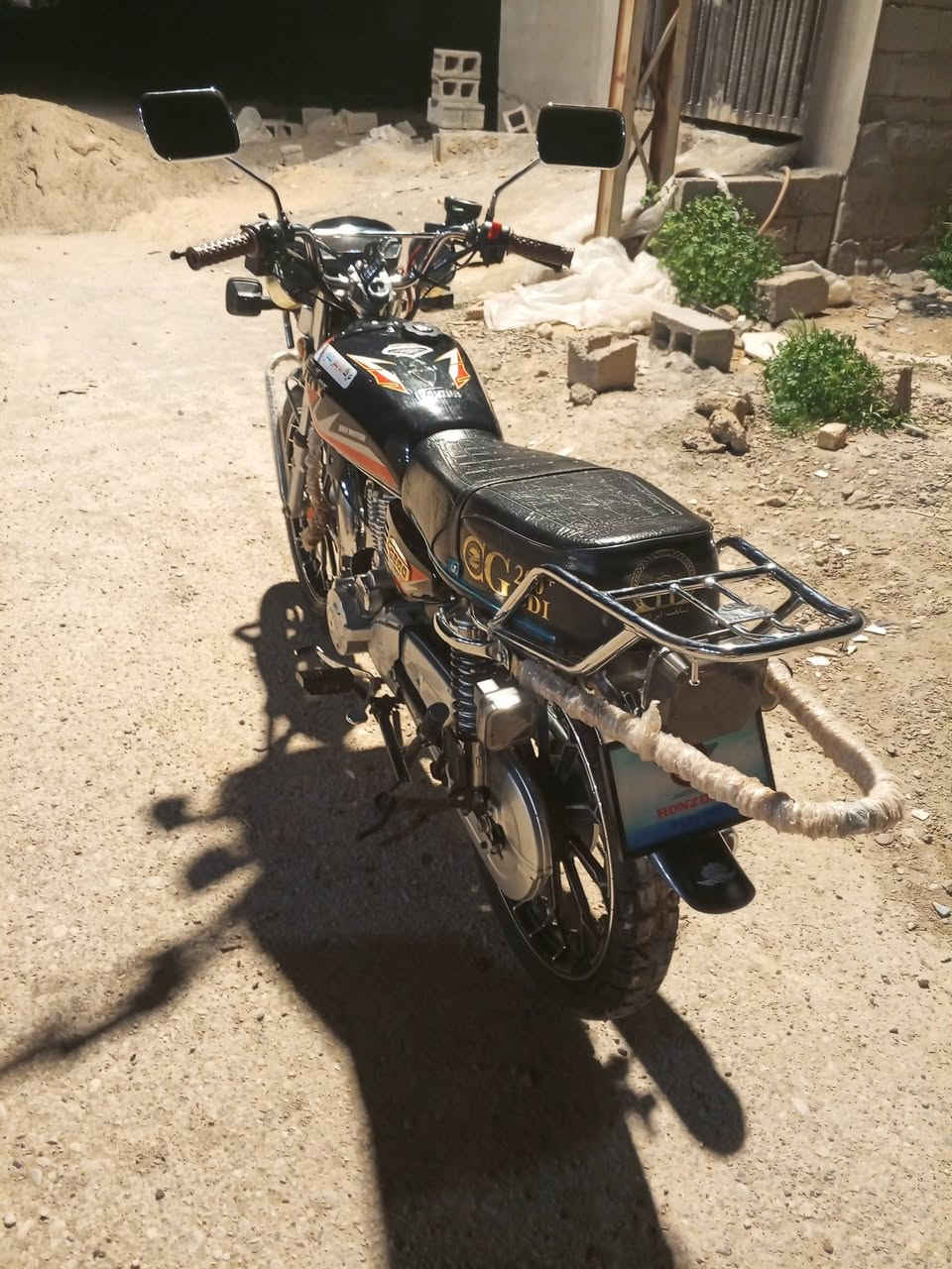 السلام عليكم دراجه للبيع سيفان موديل 25 الشكل 26 دراجه جديده اوراق كامله السعر 800 وبيه مجال المكان ديالى الغالبيه الشراي يتصل على الرقم ***********
