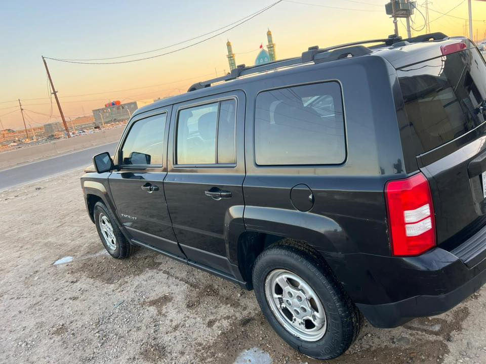 جيب باتريوت 2017
محرك 2400
كير حدادية محرك كفالة 
ضربتها بنديد وجاملغ ما واصل للشاصي
ماشيه 150 ألف 
سياره نازكة ومال جناي 
عارضها115
للاستفسار ***********
