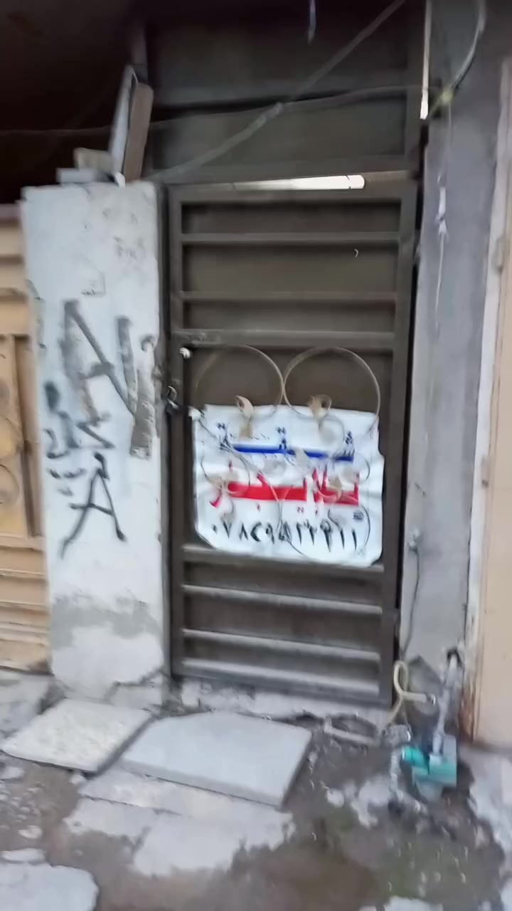 شقه للأيجار في حي الجوادين
مقابيل مدرسه المقاصد مقابيل الساحة مال طوبه مال عباس
صاحب الشقة هذا رقمه ***********
