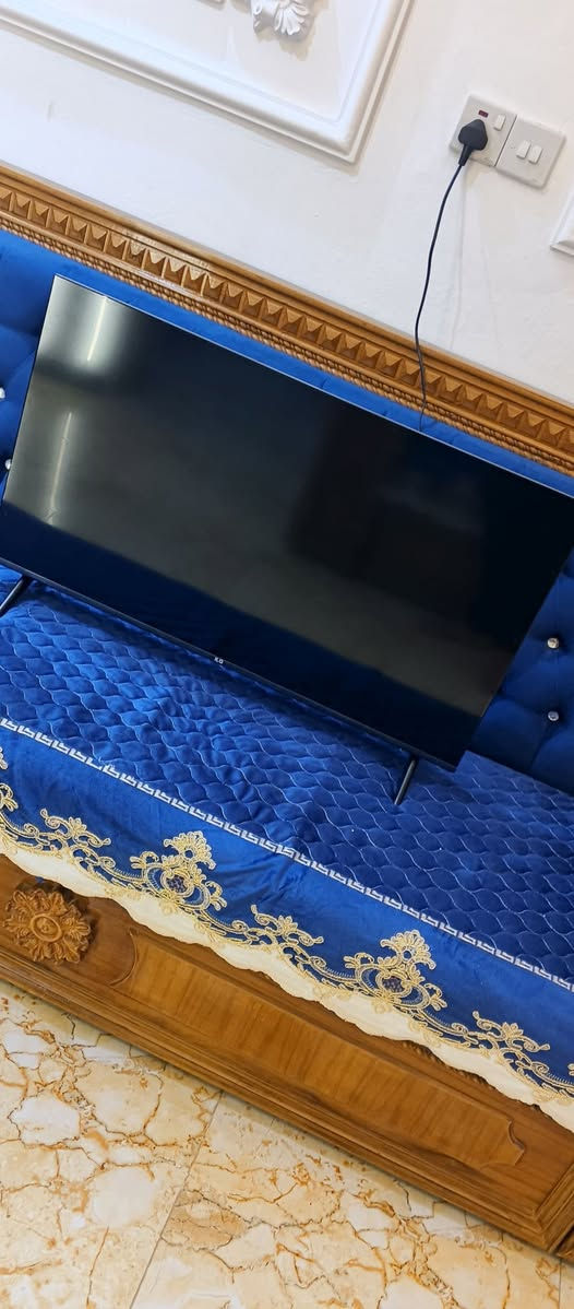 شاشه LG الحجم 42الشاشه الجديده قبل
سبوع ماخذه 225 وبيه مجال ***********
