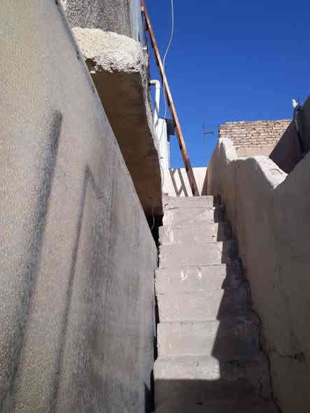 اسلام عليكم دار للبيع البياع الشرطة الرابعة المساحة ٨٠متر مربع مقابيل المستوصف شارع  الضغط يم السوك طابقين الموقع تجاري للاستفسار *********** اطابق الفوك معزول
