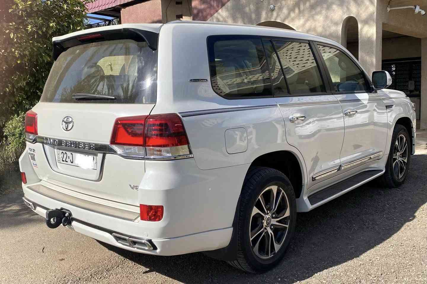 السلام عليكم
لاندكروز 2021
V8.  GXR 
السيارة ماشية 33الف
جنطه كهرباء
تشغيل عن بعد
دبل ماوس
السياره مكفوله كفالة عامة من كلشي
عدا الدعامية الخلفية مصبوغه
المكان بغداد
السعر 560$
الرقم :***********
