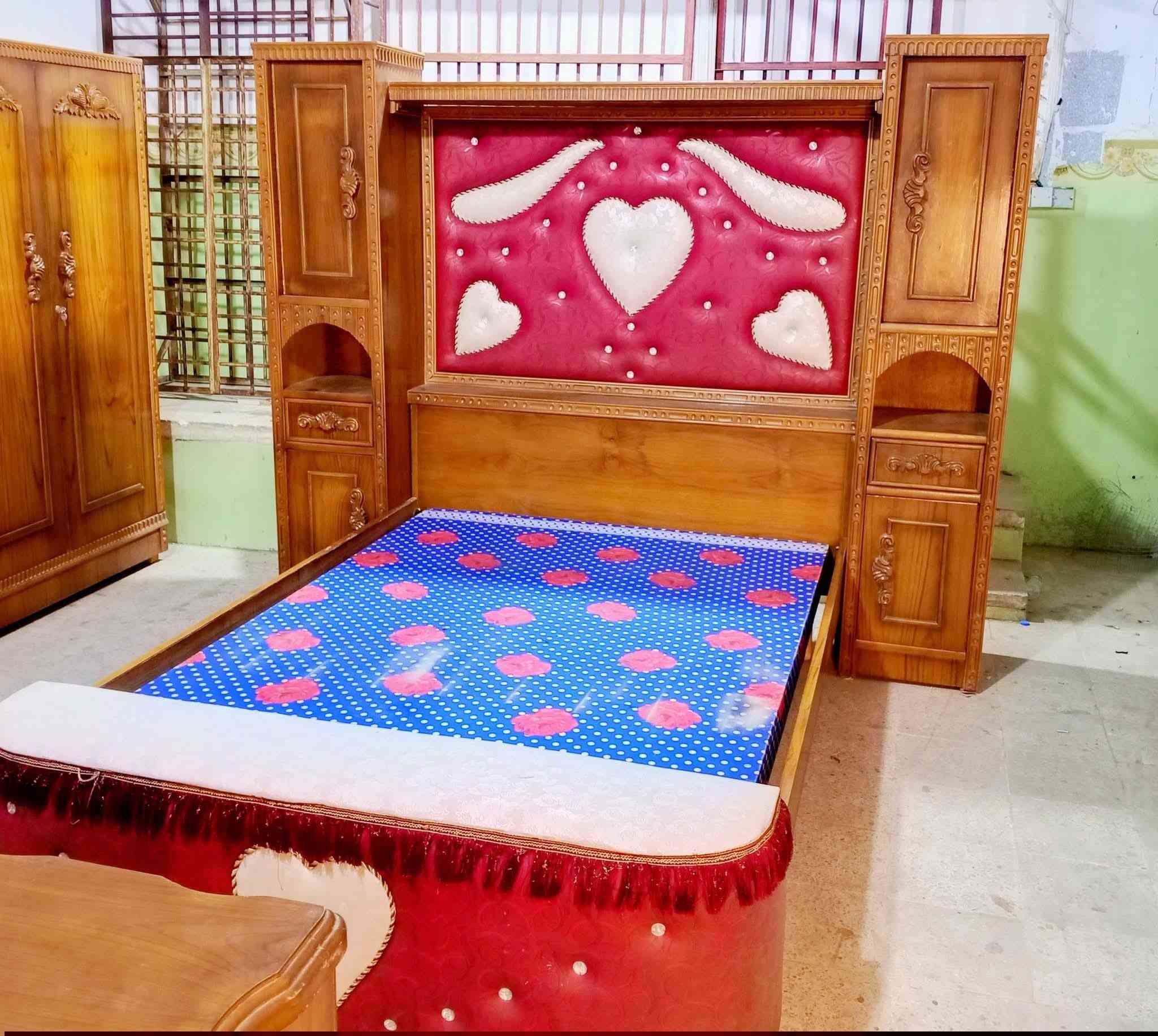 غرفة نوم مستعمل قليل نضيف جداً وشغل ثقيل جداً كلها خمس ملم نظافة فول السعر 850الف فقط ويا الشد والنقل العنوان حسنكوي مقابيل اعدادية تلعفر نجارة الأمين للاستفسار ***********
