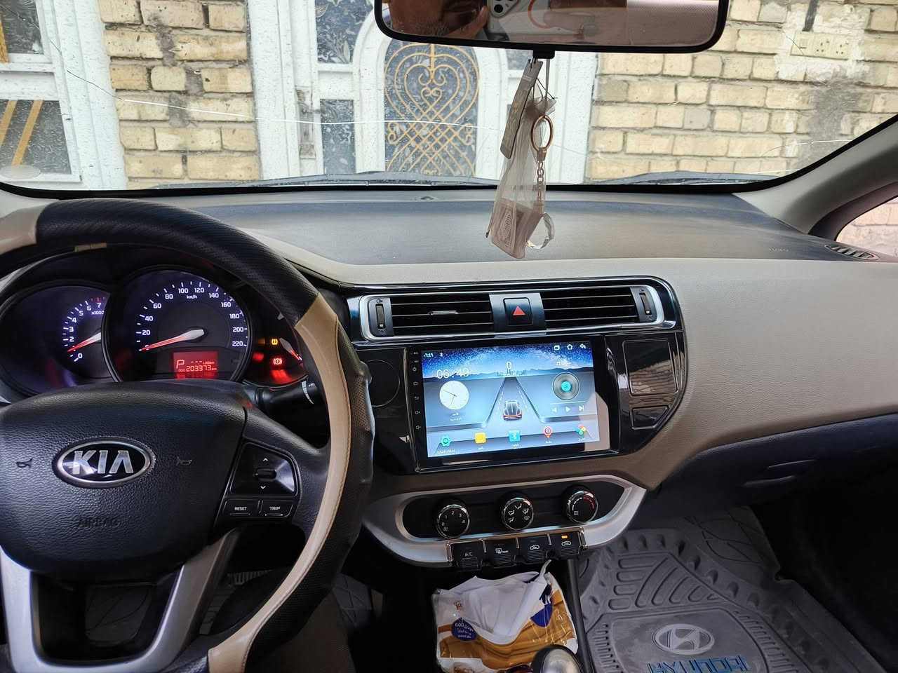 السلام عليكم كيا ريو للبيع موديل ٢٠١٧ مكينه ١٦٠٠قطرتين السياره كلش نضيفه خليجيه مثل ماموضحه بالصور السعر٩٠ ورقه وبيه مجال للشراي***********
