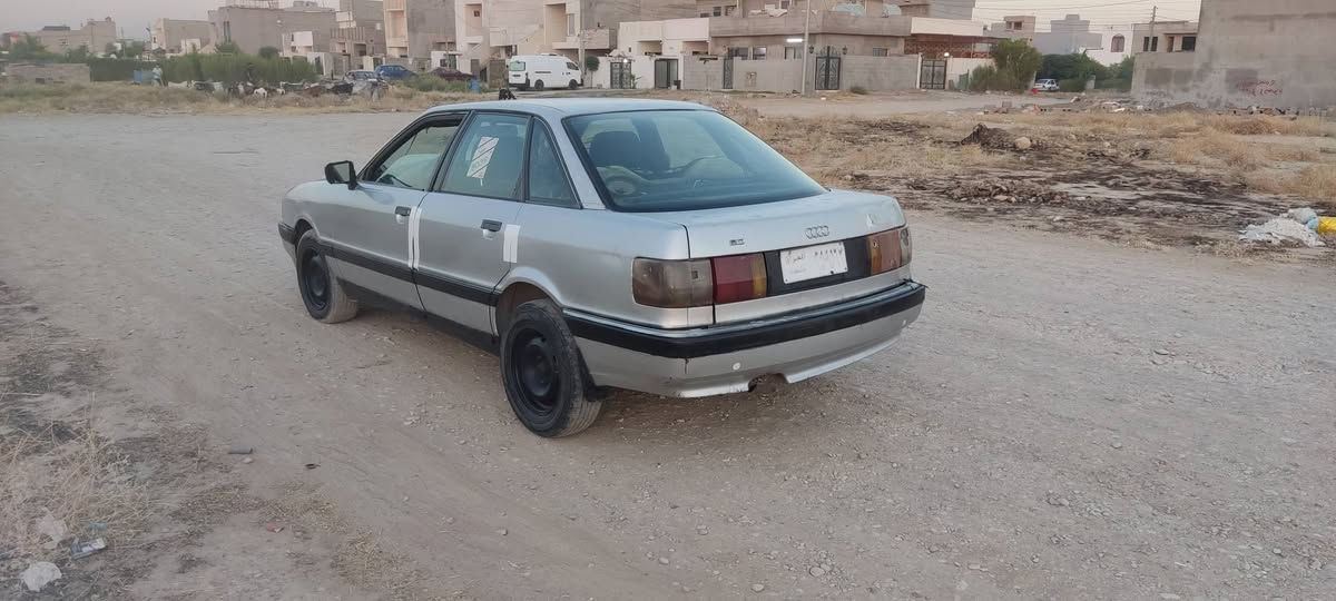 ئودي... نمونه ي جواني مؤديل91 ئارم پلاستيك سليماني ...هيج ليدراويكي نيه   پيشو پشتي كه پسه ... قه تره خايسي نيه سياريكه له سه ر ده قي خؤي ماوه... گيرو مه كينه ي به شه رتي 10 فيته...ر براوه وه رگه راو ليدراو به شه رت .. ته قه و ره قه ي به شه رت.. كاره باي به شه رت ئارم پلاستيك به شه رتي ئارموو ئه وليات هه موو گياني به شه رته..... نرخي 12 وه رقه و مه جاليكي برايانه ***********... ***********.... شوين هه ولير.... أربيل, العراق

