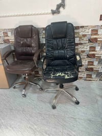 للبيع كراسي عدد ٢ بسعر مناسب قيم وتعال اخذ 07701219217 وتساب