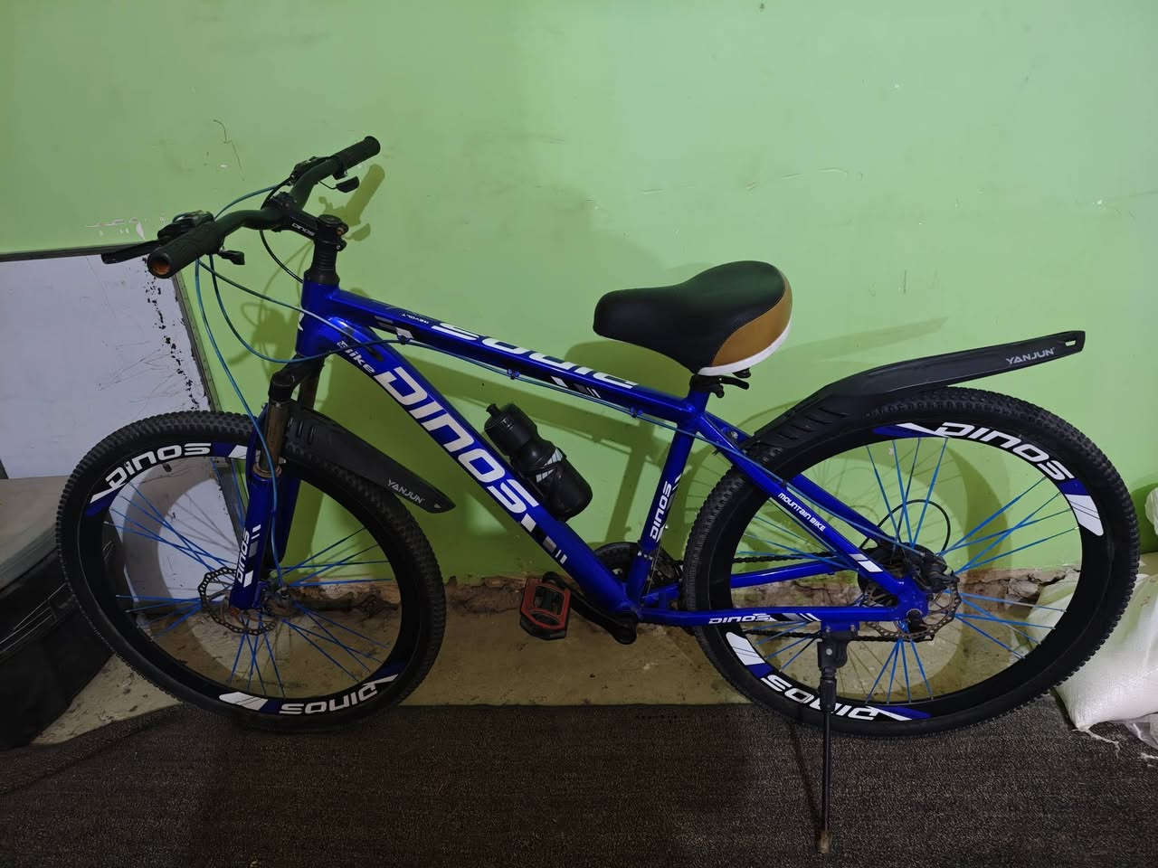 بايك جبلي ماركة داينوس حجم 29  المنيوم يتحمل وزن ثقيل دبلات امامي تحكم قفل وفتح كير امامي 3,سرعات كير خلفي 7 سرعات بريك دسك مقعد طبي 
السعر 150 قفل قفل للعلم ماخذه ب250
العنوان بغداد / حي الإعلام قرب تقاطع درويش 
للاستفسار / *********** واتساب
