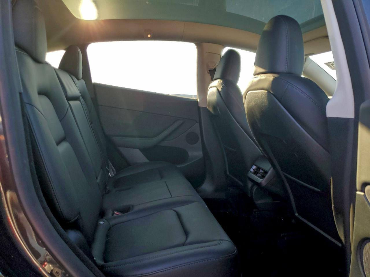 Tesla model Y 2024 dual motor
تيسلا مودل واي ٢٠٢٤ دبل ماطور  
السيارة مكفولة كفالة عامة صبغ و سمكرة و بطاريات و ايرباك و صور الحادث موضحة
ماشية ١٢ الف ميل 
السيارة موجودة بالحرة الاردن 
ابيع مصلحة كاملة بالحرة 
تدخل اربيل او كتاب شهداء 
للاستفسار 
***********
