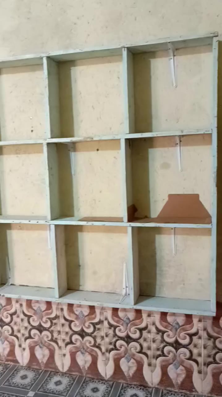 سلام عليكم للبيع عارضه  عموديه جديده استعمال شهرين فقط عل شرط او رفوف نضاف عنواني رميثه رقم ***********
