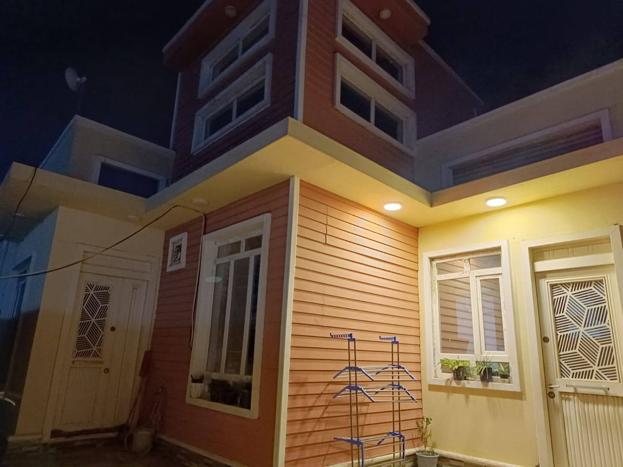 بيت 🏠 المساحه 160 بعقوبه
قرب مقبره الشريف
السعر الاتصال على الرقم ***********
