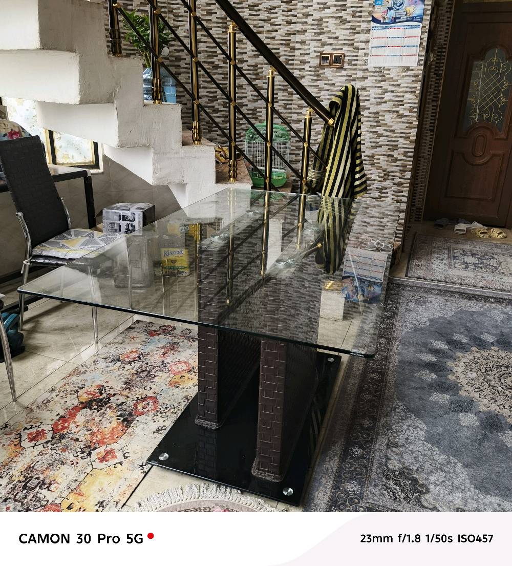 ميز طعام واجهه زجاج مع ست كراسي المنيوم المقعد والظهر جلد  الميز والكراسي بحاله جيده
ما هي أبعاد الطاولة؟: 
الطول        ١٥٠ سم
العرض          ٩٠ سم
كم عدد الكراسي المتوفرة مع الطاولة؟: 
ستة كراسي
ما هي حالتها؟ جديدة أم مستعملة؟: 
مستعمل اخو الجديد
ما هو مكان التواجد لاستلام الطاولة والكراسي؟: 
البصره _ ياسين خريبط
هل يوجد إمكانية للتوصيل؟: 
لا يوجد توصيل