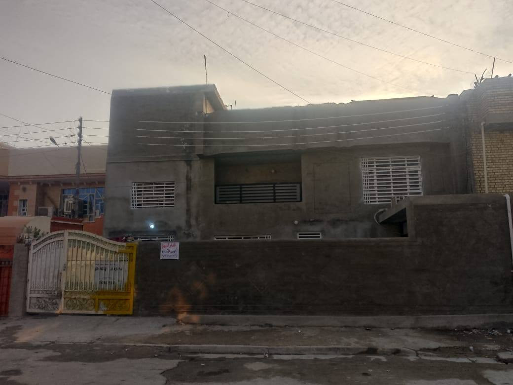 السلام عليكم
الدار للبيع قرب حسينيه ميثم التمار 
المساحه 121
الواجها 15
يتكون 
4 غرف
استقبال
وديوانيه 
مطبخ
وصحيات فوك وجوه
الاستفسار
***********.
