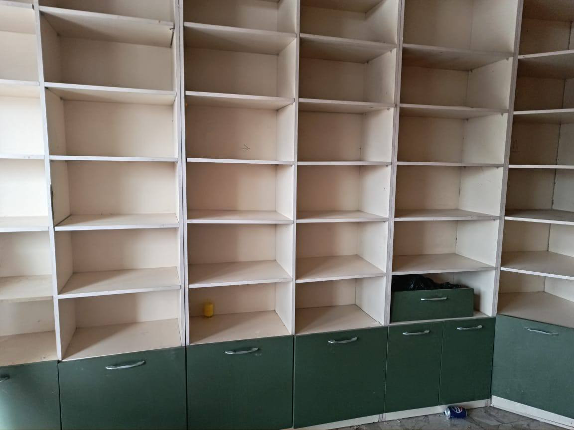 فاترينات عدد 12 الاصلي الخشب الثقيل للاستفسار خاص او اتصال ***********
