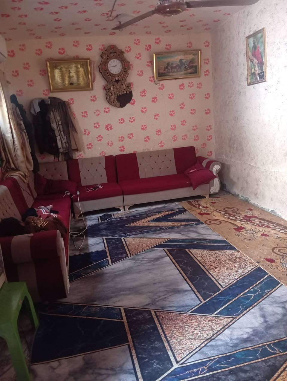 السلام عليكم بيت للبيع العنوان الديوانية حي العسكري صدر الثاني شارع 60 قرب حسينية ام البنين المساحة 109متر طابو صرف  للاستفسار ***********
