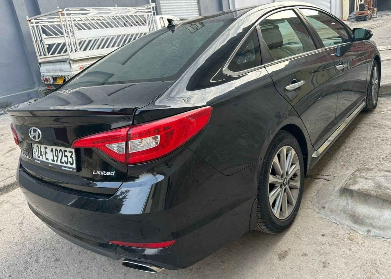 السلام عليكم
سوناتا 2017 وارد امريكي
فول مواصفات للاخير ليمتد 1/1
ماشيه 88 الف  
مواصفات ( لمتد)  ( Limited )  
رقم دهوك باسمي رقم وسنوية وهزة كله جديد
المواصفات :
 بصمة تشغيل وبصمة ابواب وصندوق ذكي +
 فتحه سقف + 
كشنات جلد اصلي +
 كشن كهرباء وهيترات +
 شاشه كار بلي +
رادار جانبي +
فول تحكم + 
اشاير بل مري  + 
لد امامي وبك لايت لد خلفي+ 
حساس خلفي + 
تبريد قطعتين + 
السيارة بدون بارد ولا صبغ ولا تعديل
حادثها فقط بوند ومبدل باصلي بدون دواخل
سياره جديده جدا سعرها معقول بالعافيه ع الياخذها 
 

رقم صاحب السياره 
***********
***********

السعر :: اطلبه بالتعليقات يصلك خاص 📩

#ادارة_الصفحه ⚡

ملاحظه / 🔴
مدير الصفحه غير مسؤول عن بيع وشراء واصوليات السياره نحن صفحه لعرض السيارات فقط.
