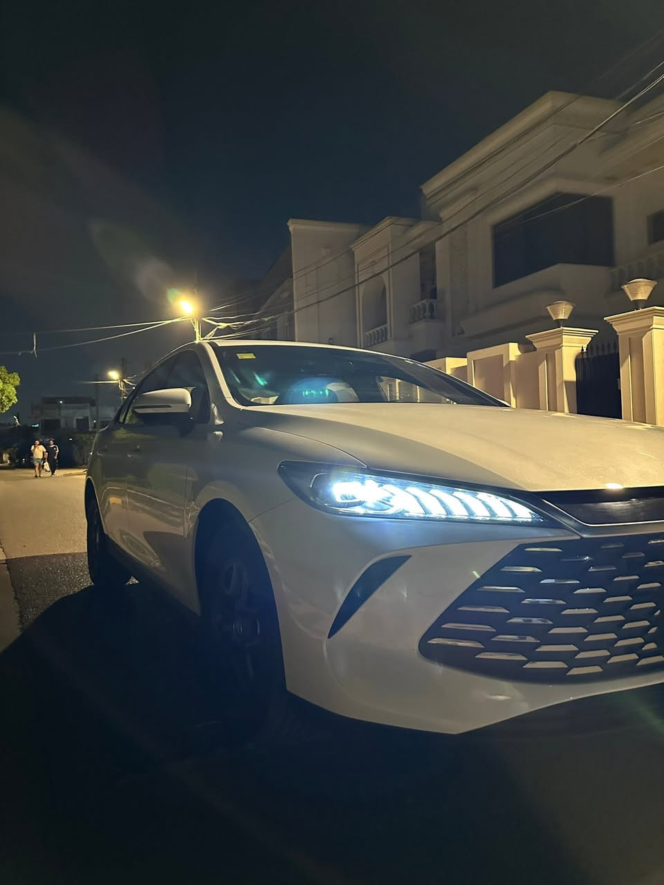 السلام عليكم بي واي دي كن بلاس ماشيه 20.000km موديل2025 كفاله عامه مكانها بغداد للاستفسار ***********
