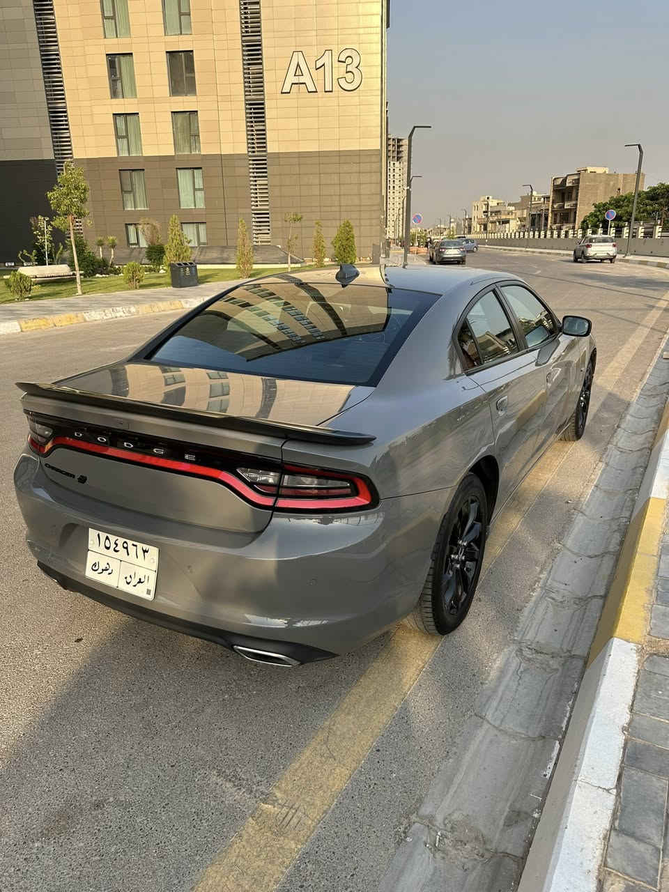 Dodge Charger 2019 Black Top
• وارد كندي
 • ماشية: 100 ألف كيلو
 • الرقم: دهوك
 • الموديل: 2019
 • نظيفة جداً
 • داخلة هزة لكن خلصانة حالياً
 • بدون دواخل، بدون ايرباگ، كلشي سليم
 • محرك، صدر، كهربائيات 100% نظيف
 • السيارة AWD (فور ويل)

مواصفات Black Top (نظام أسود):
 • ويل أسود
 • مرايا جانبية سوداء
 • سلايد أسود
 • جاملغ أسود

المواصفات الداخلية والخارجية:
 • كشنات جلد
 • تدفئة كشنات
 • شاشة كبيرة
 • تشغيل عن بعد
 • حساسات خلفية
 • كامرة خلفية
 • نظام سوبر تراك
 • نظام سبورت و كومفرت مود
 • نظام CarPlay
 • رادار نقطة عمياء بالمراية الجانبية
 • سقف أسود
 • لايتات زينون
 • كشنات كهربائية
 • تحكم ستيرن
 • تحكم سرعة بالستيرن
 • كير شفتات بالستيرن
 • هيتر ستيرن
 • ويل 19

ملاحظات:
 • بيها ضربة وحدة فقط، كلش بسيطة، صورتها موجودة
 • صابغها على كد قطعة صغيرة بس
رقم الشاصي:
‏2C3CDXJG5KH541070

السعر: 23,500$
(وبيها مجال بسيط)


**إذا كنت صاحب هذا الإعلان وتريد حذفه لأي سبب، رجاءا أرسل رسالة إلى الدعم الفني**
