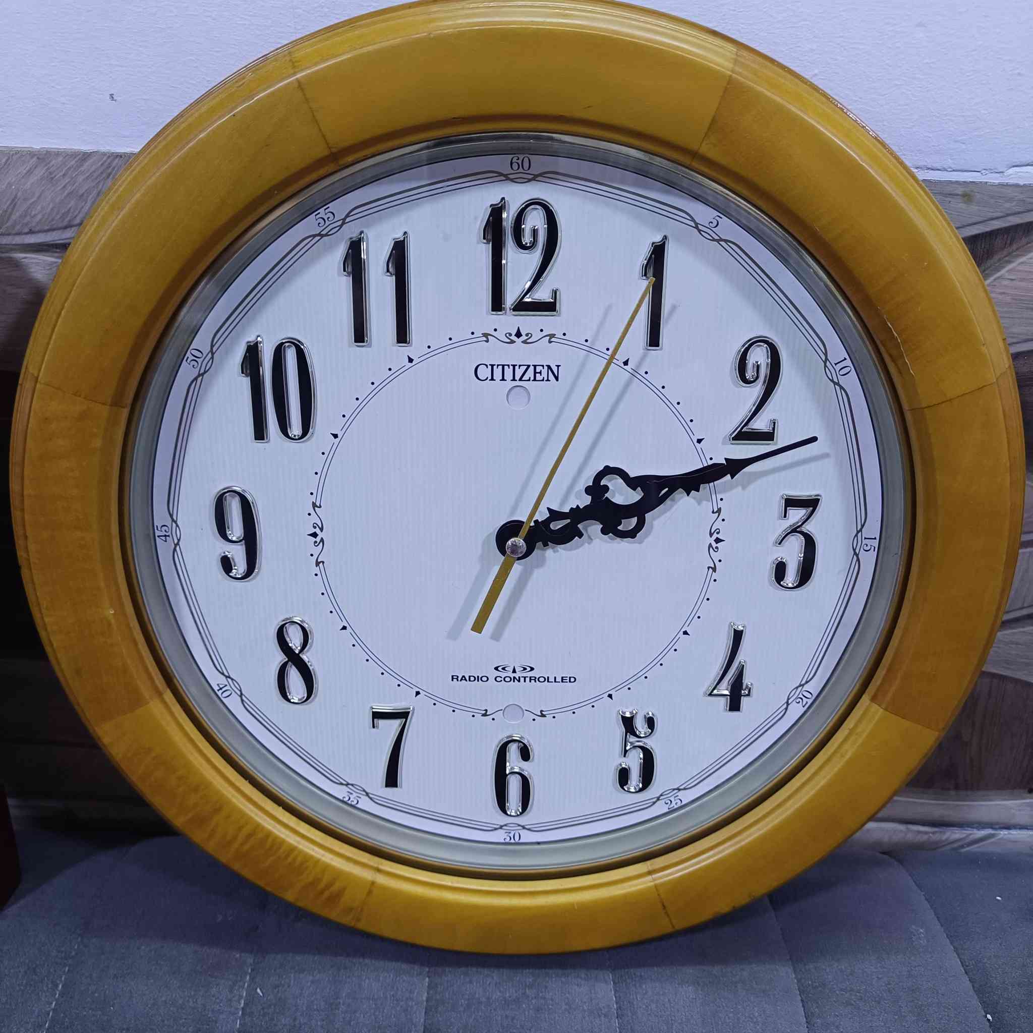 ساعات جدارية اصلية صناعة يابانية قديمة مخزنة استعمال يابان فقط الاتصال او المراسلة ***********
