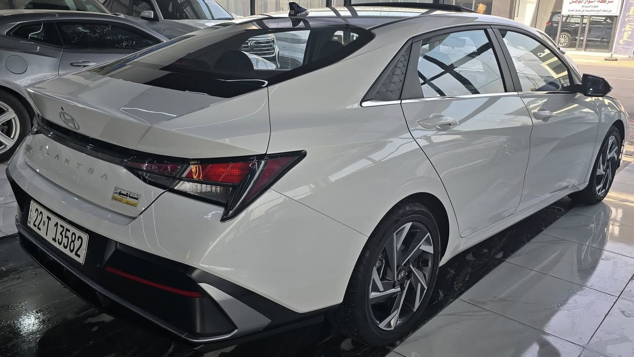 لانترا صيني متوفر 2025 فول مواصفات ماشي 12300 كيلومتر الاتصال *********** السعر 14900$
