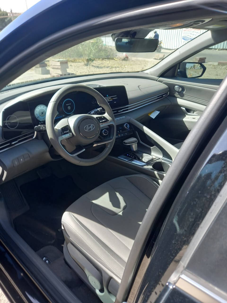 هونداي اللنترا ٢٠٢٤ دخول جديد فول حادث خفيف مع سرقه وغراظه وياه ماشيه ٢٧ الف بدون لوحات السعر ١٥٣ الاتصال ***********
