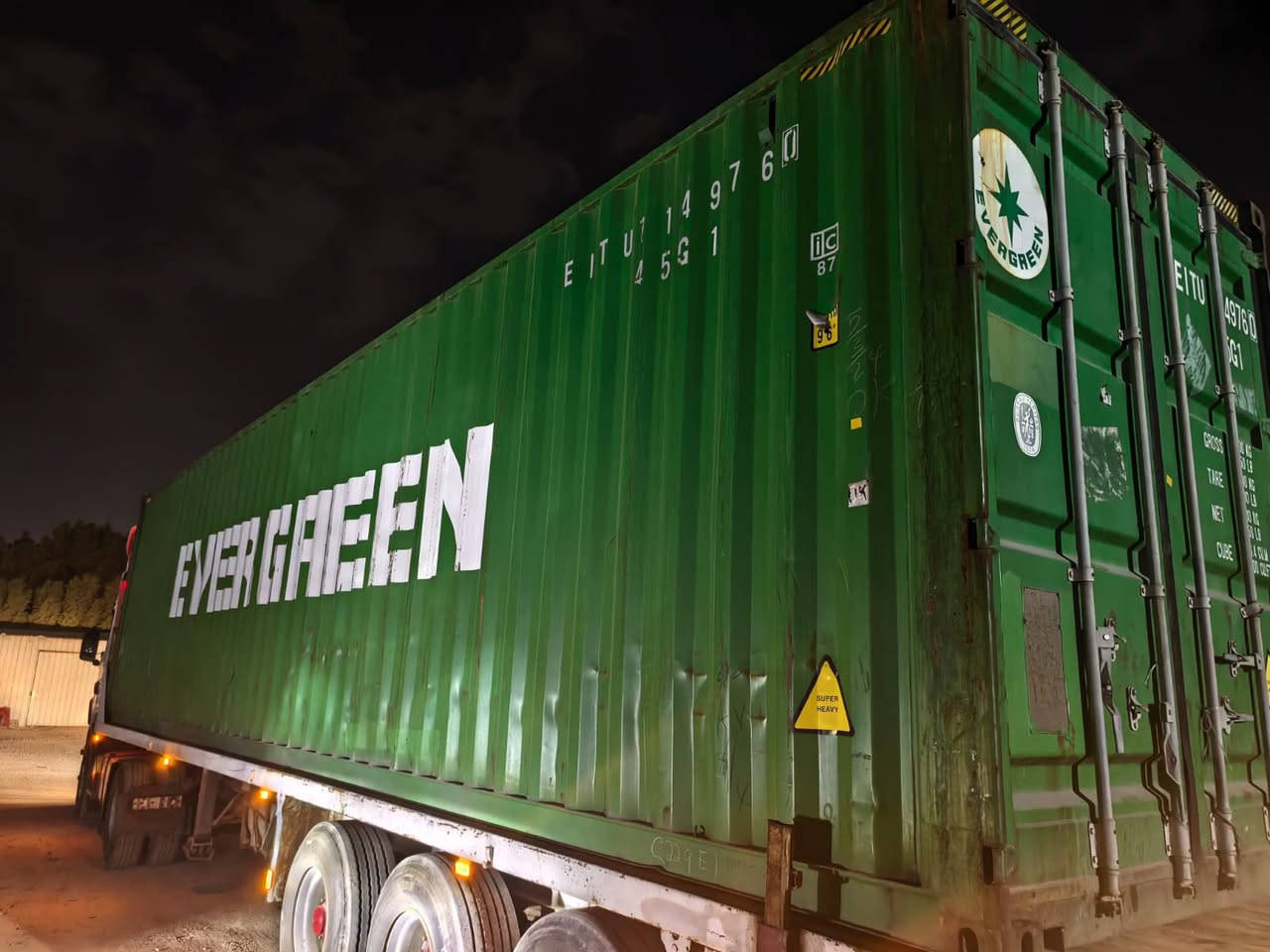 الهم صل على محمد وال محمد
حاويات طول 12 متر ارتفاع 290 سم 
الموقع:حي الحرفين
هاتف:***********
